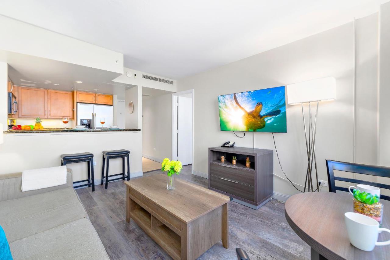 Renovated With City View At Aqua Palms Waikiki Honolulu Exterior photo
