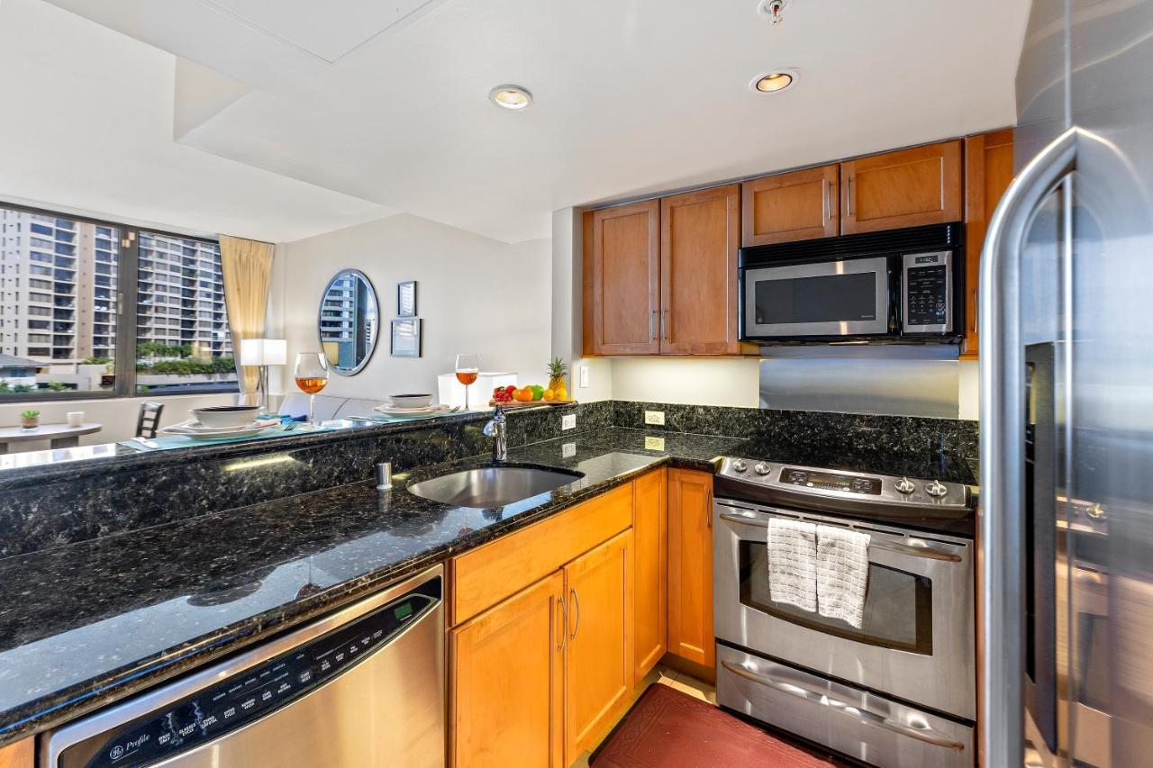 Renovated With City View At Aqua Palms Waikiki Honolulu Exterior photo